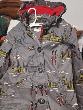 Boden Grey London Print Hooded Rain Coat With Red Lining. Size 6